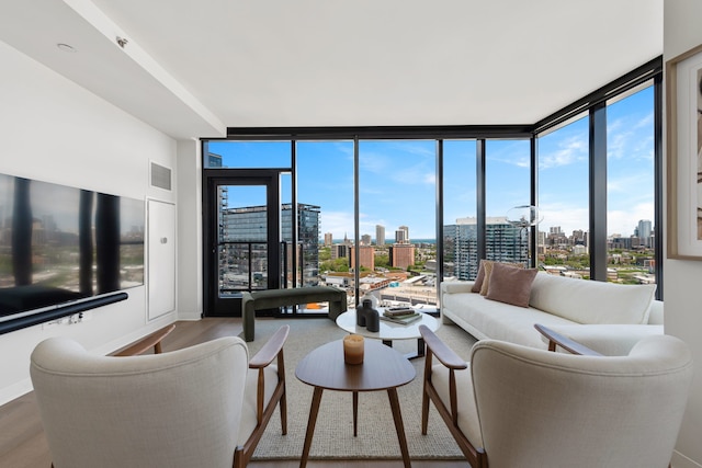 Lincoln Park Oasis Safe Stay Balcony Views