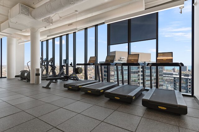 Lincoln Park Oasis Safe Stay Balcony Views