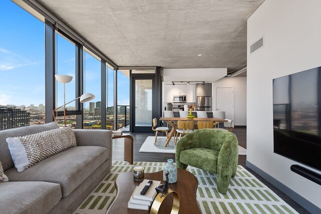 Foodies Best Dining Nightlife Steps Away Theboho