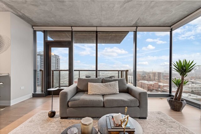 West Loop Duo 2 Stylish 2brs Walk to Dining