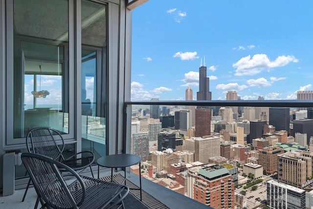 Sky-high Living Lake Views Elite Experience