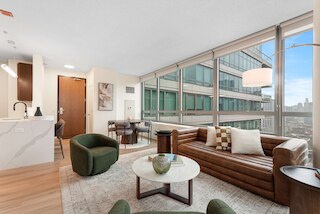 Brand-new 3BR City Views Prime West Loop Spot