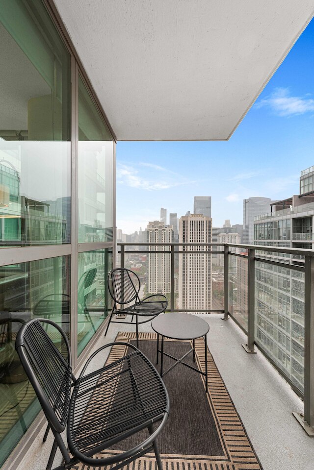 Brand-new 3BR City Views Prime West Loop Spot