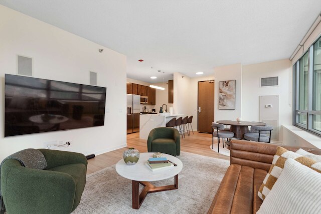 Brand-new 3BR City Views Prime West Loop Spot