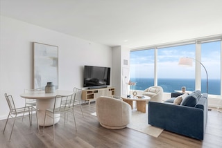 Lux 67fl Apt Lake Views Top Residential Sky Deck