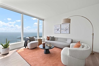 60 Fl Lake View Apt An Urban Oasis in the Sky