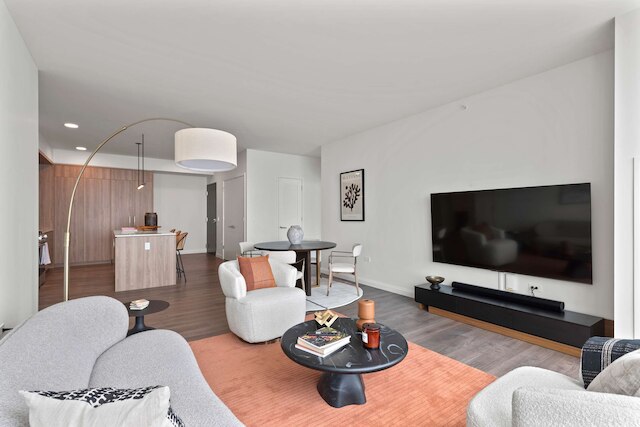 60 Fl Lake View Apt An Urban Oasis in the Sky