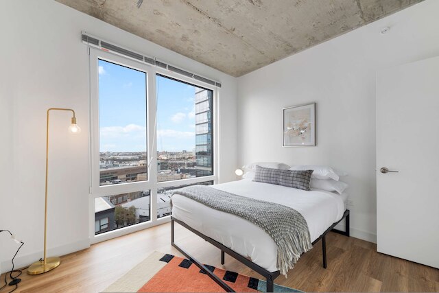 Large Group Lincoln Park 4BR Near Train More