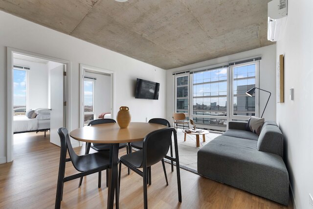 Large Group Lincoln Park 4BR Near Train More