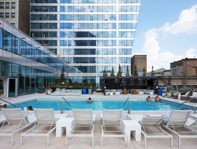 High-rise 65 Fl Apt w Lux Amenities Lake Views