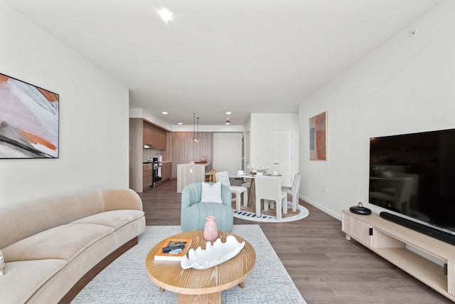 High-rise 65 Fl Apt w Lux Amenities Lake Views