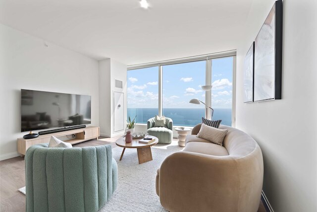 High-rise 65 Fl Apt w Lux Amenities Lake Views