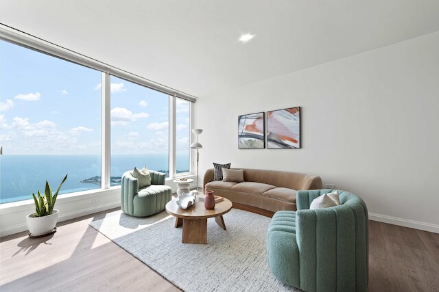 High-rise 65 Fl Apt w Lux Amenities Lake Views