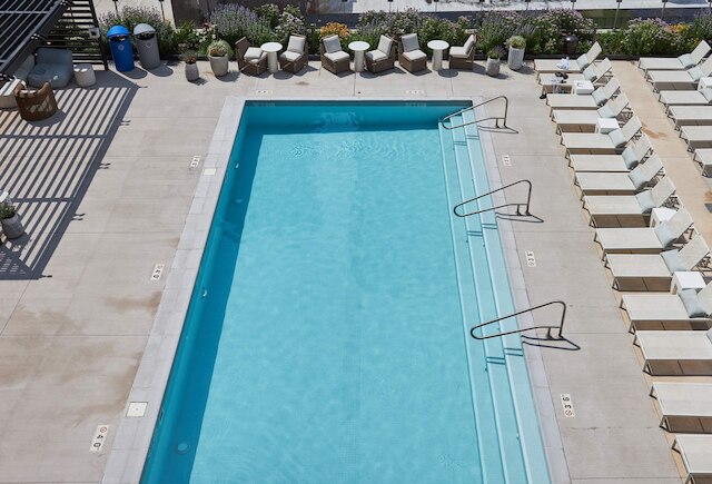 Top-tier Stay 49th Fl Lakefront City Views