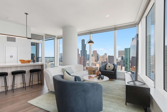 Top-tier Stay 49th Fl Lakefront City Views