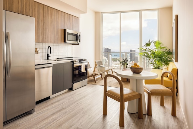 フロー ブリッケル