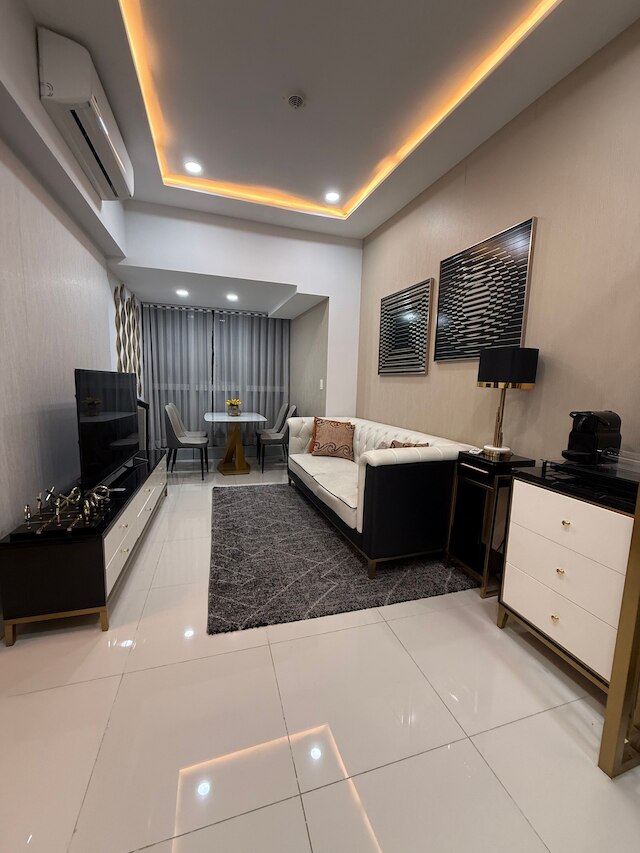 Room-3 Bedroom Executive Suite Room wit