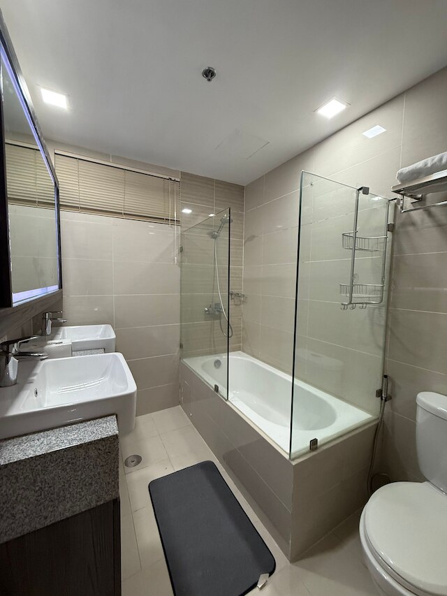 Room-3 Bedroom Executive Suite Room wit