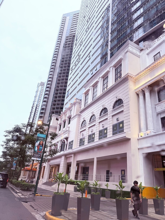 Room-3 Bedroom Executive Suite Room wit