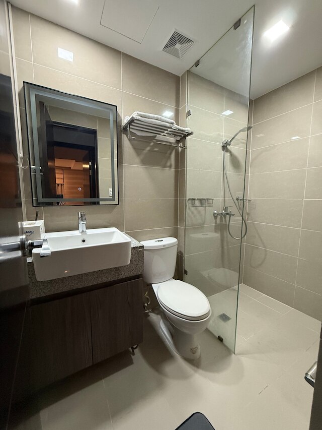 Room-3 Bedroom Executive Suite Room wit