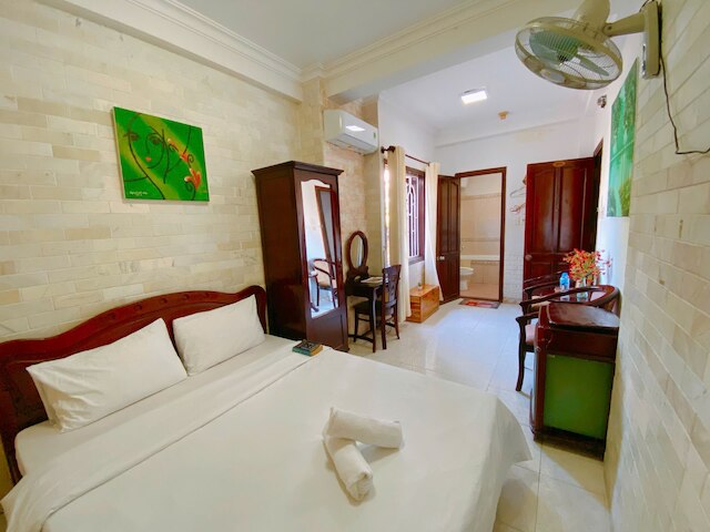 DK's Backpacker Hotel