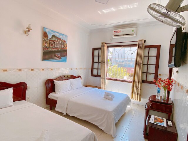 DK's Backpacker Hotel