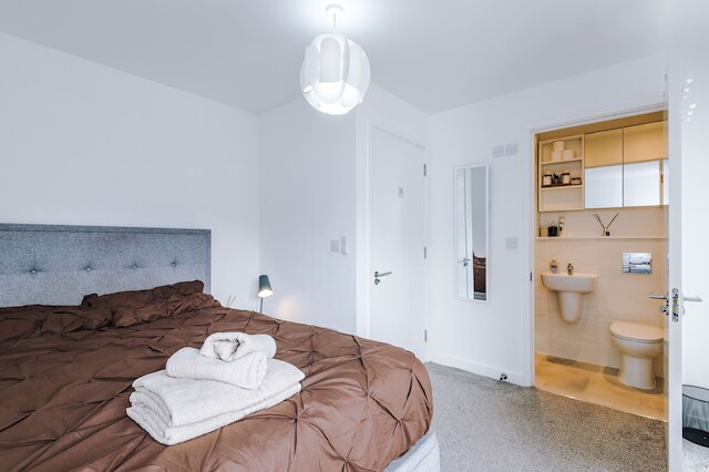 ラグジュアリー 2 ベッドルーム イン サルフォード, スリープス 6, WiFi, パーキング & PS5