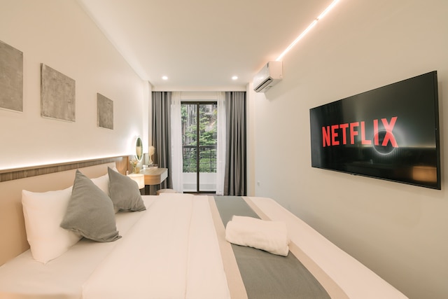 Trainstreet-Oldquarter-Elevator