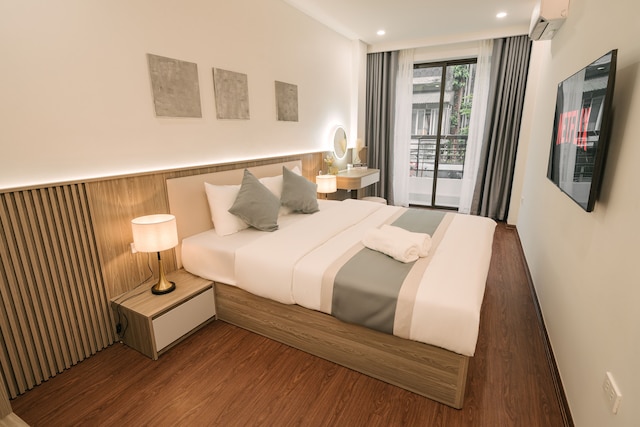 Trainstreet-Oldquarter-Elevator