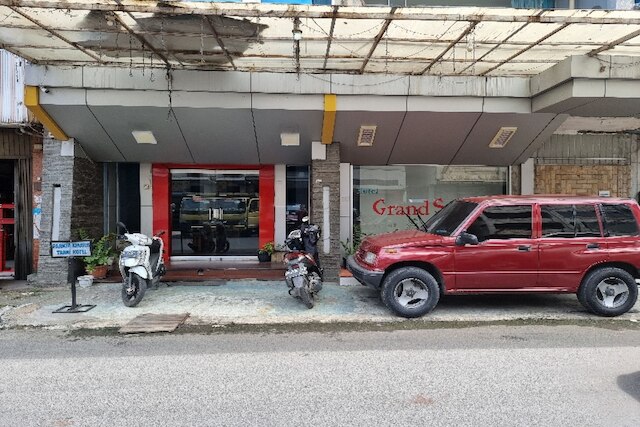 OYO 90952 Hotel Grand Sirao