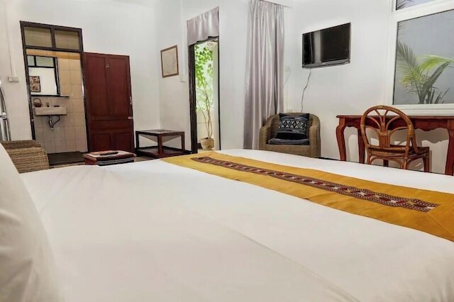 Lani's House by the Pond