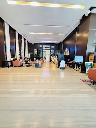 CRYSTAL SUITES AT RAMADA HOTEL