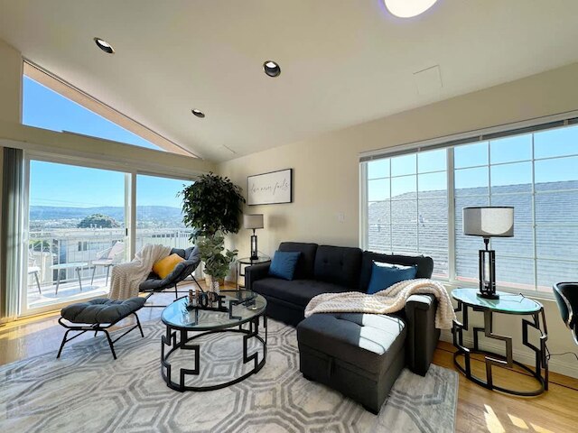 South SF Spacious Entire Unit With 3brs 3bth on 2F