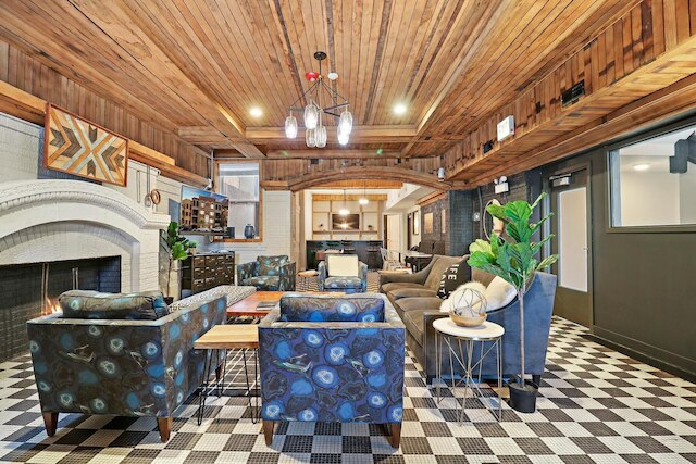 Uptown Studio Gem - Montrose rep