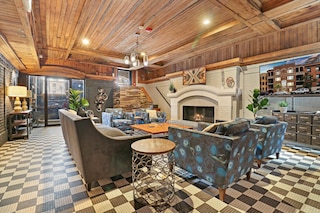 Uptown Studio Gem - Montrose rep