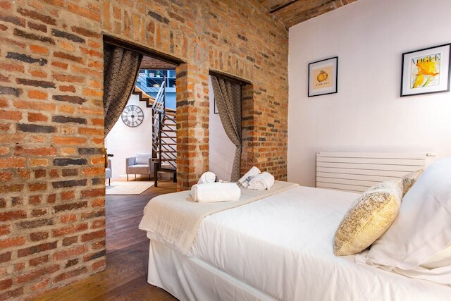 Bright Triplex - 4br/10p - Moulin Rouge