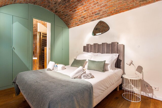 Bright Triplex - 4br/10p - Moulin Rouge