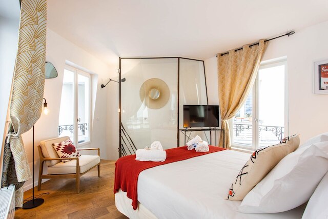 Bright Triplex - 4br/10p - Moulin Rouge