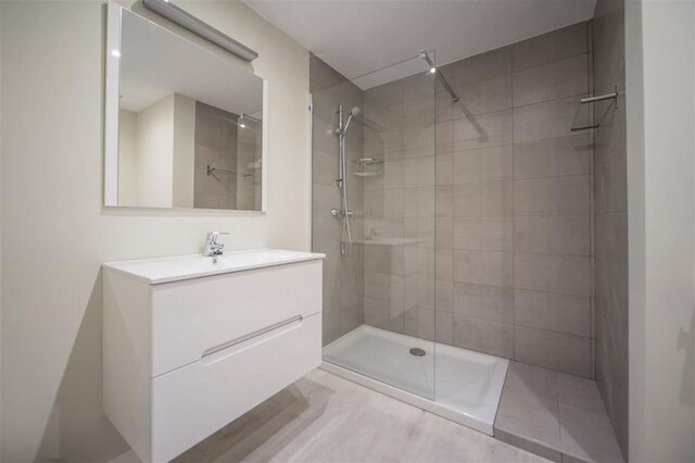 コロン 901 イン マドリッド ウィズ 1 ベッドルームズ アンド 1 バスルームズ