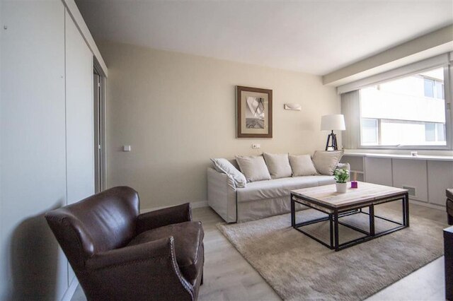 コロン 901 イン マドリッド ウィズ 1 ベッドルームズ アンド 1 バスルームズ