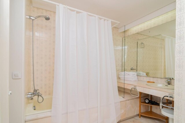 コロン 819 イン マドリッド ウィズ 1 ベッドルームズ アンド 1 バスルームズ