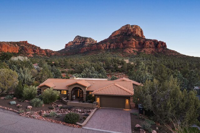 マンモス ロック スプレンダー - クローズ トゥ タウン ヒュージ スパ ゲームルーム