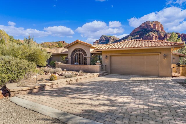 マンモス ロック スプレンダー - クローズ トゥ タウン ヒュージ スパ ゲームルーム