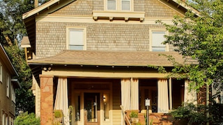 Charles on 11th - Beautifully Restored Historic Southside Home Walkable Perfect for Groups