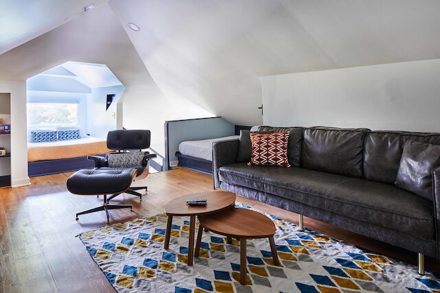 Apt3 Charles - Modern Fun Sun-filled Loft