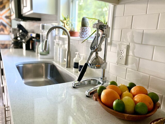 Blue Door Walk to Avondale Dog-friendly w Yard