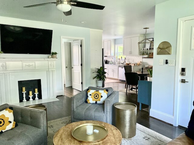 Blue Door Walk to Avondale Dog-friendly w Yard