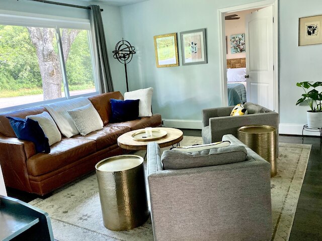 Blue Door Walk to Avondale Dog-friendly w Yard