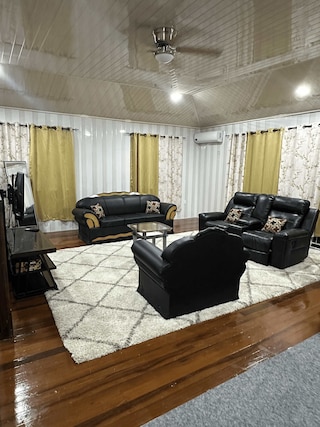 エクスクルーシブ アパートメント イン トライアンフ