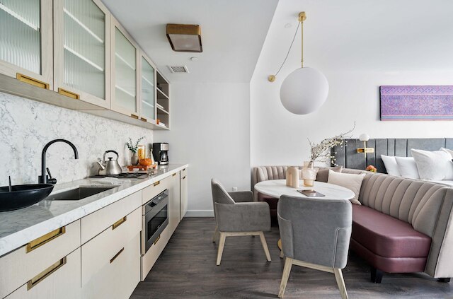 17ジョン: ジュニア キング スタジオ